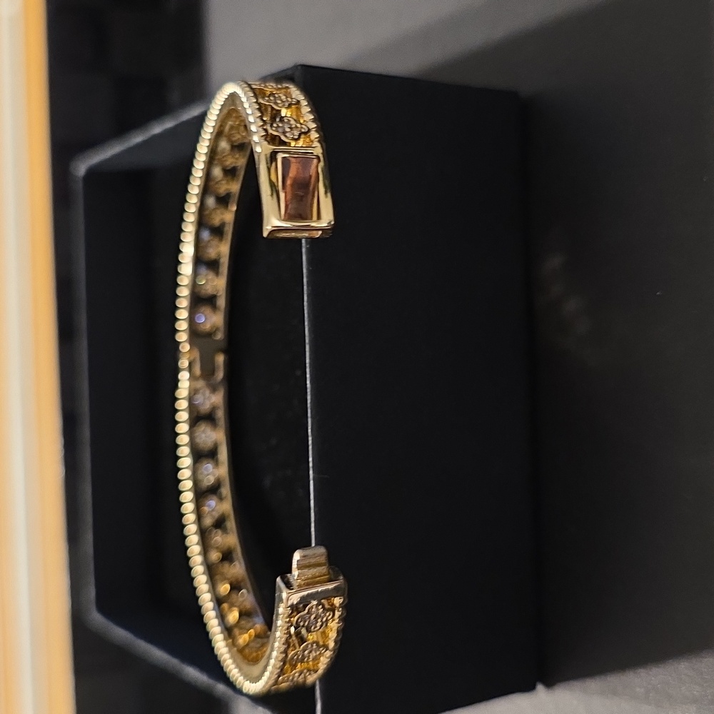 Elegant Gold Bracelet Cubic Zircone Bracelet. - Picture 3 of 5